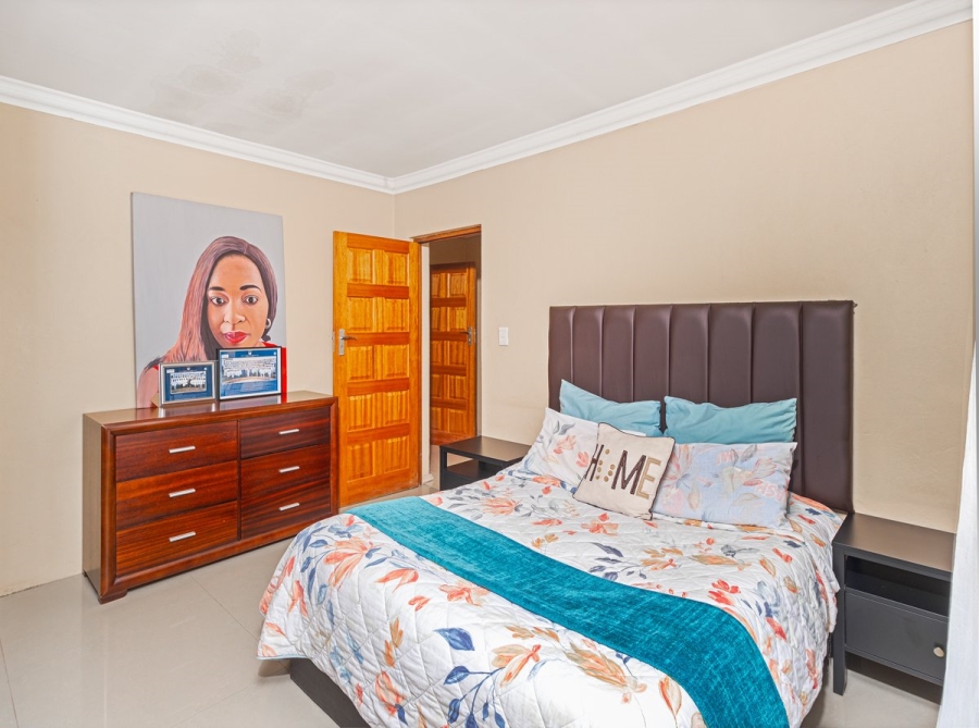 To Let 7 Bedroom Property for Rent in Blue Valley Golf Estate Gauteng