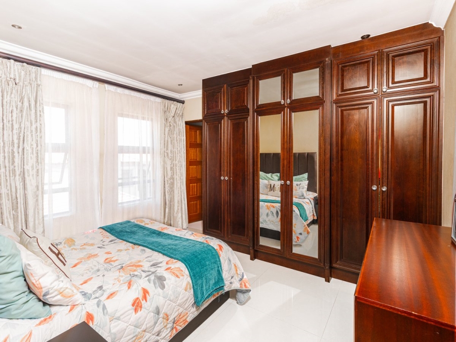 To Let 7 Bedroom Property for Rent in Blue Valley Golf Estate Gauteng