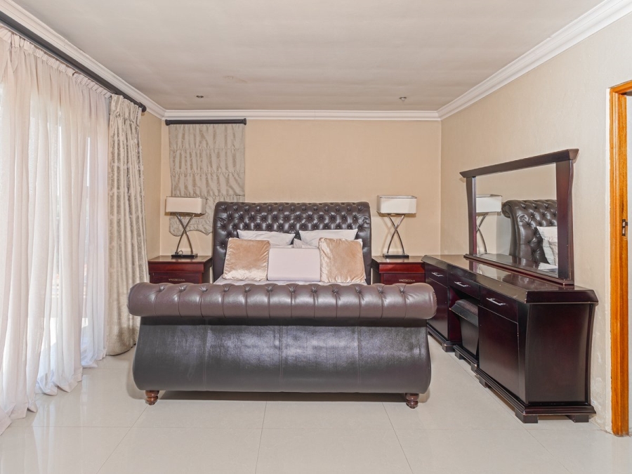 To Let 7 Bedroom Property for Rent in Blue Valley Golf Estate Gauteng
