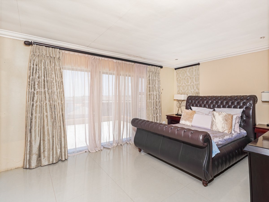 To Let 7 Bedroom Property for Rent in Blue Valley Golf Estate Gauteng