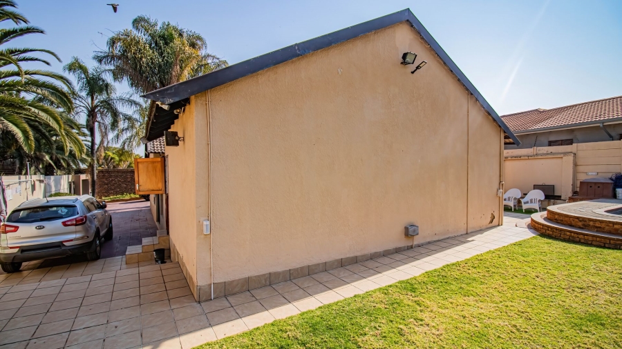 4 Bedroom Property for Sale in Vorna Valley Gauteng
