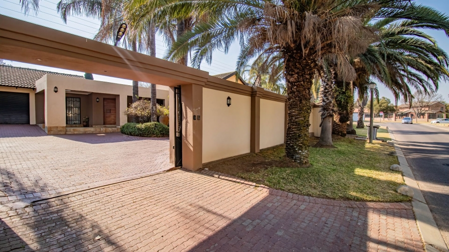 4 Bedroom Property for Sale in Vorna Valley Gauteng