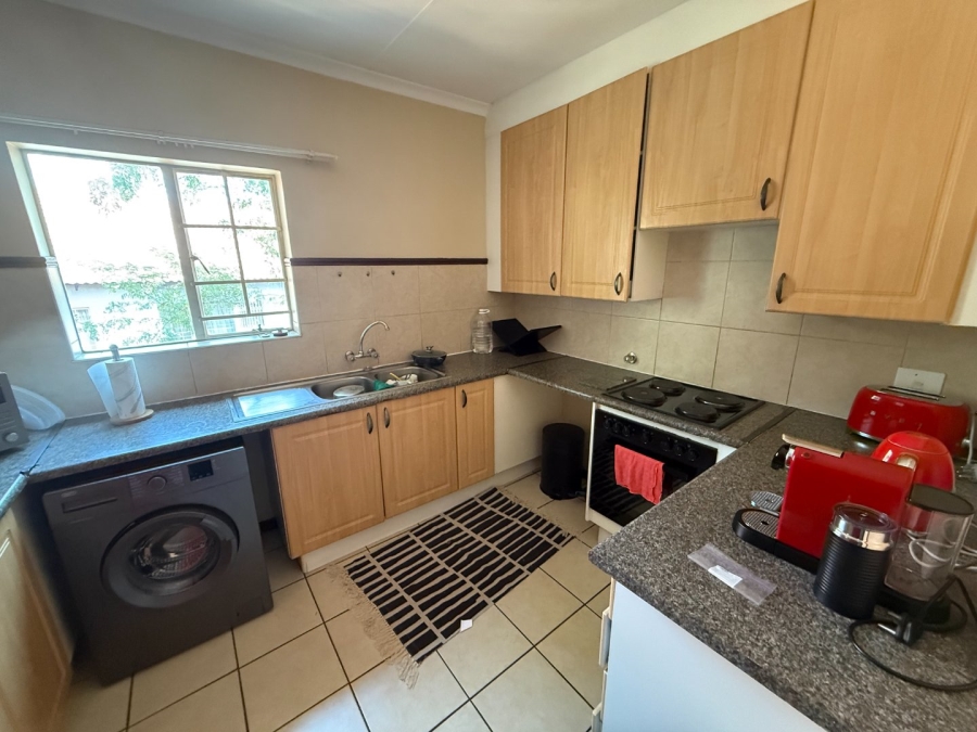2 Bedroom Property for Sale in Die Hoewes Gauteng
