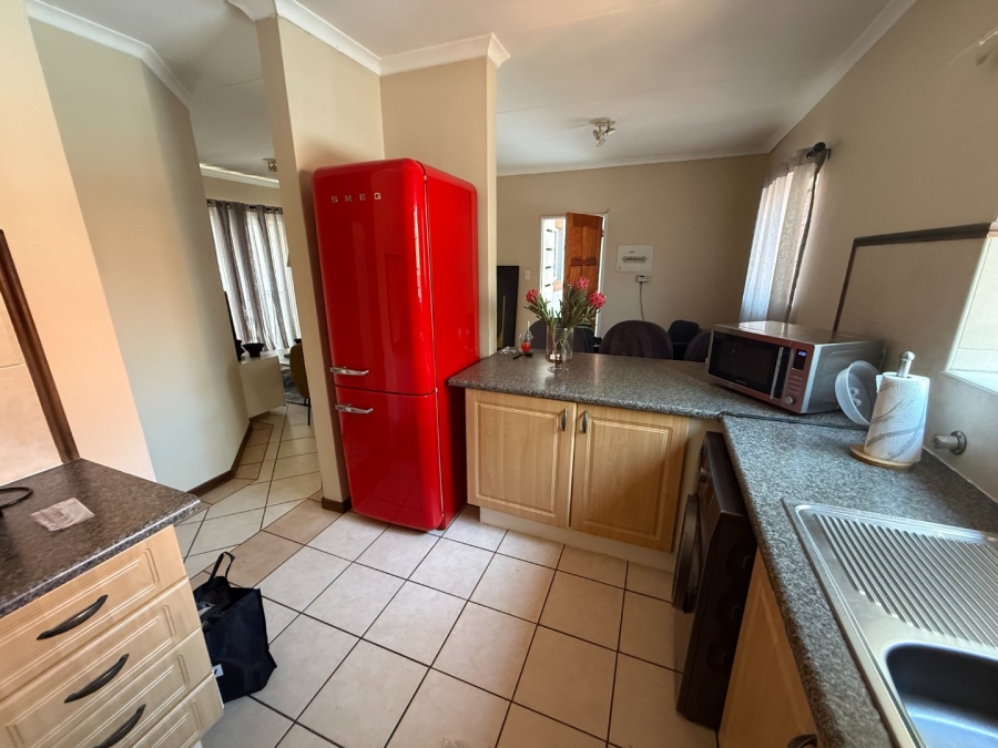 2 Bedroom Property for Sale in Die Hoewes Gauteng