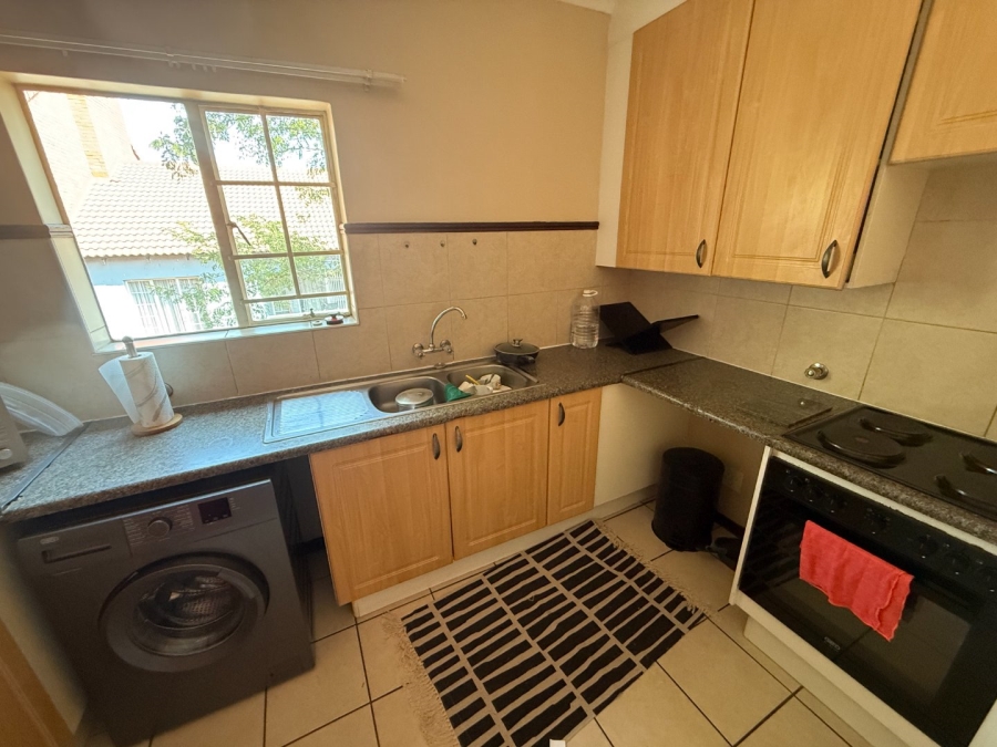2 Bedroom Property for Sale in Die Hoewes Gauteng
