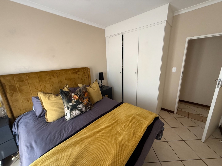2 Bedroom Property for Sale in Die Hoewes Gauteng