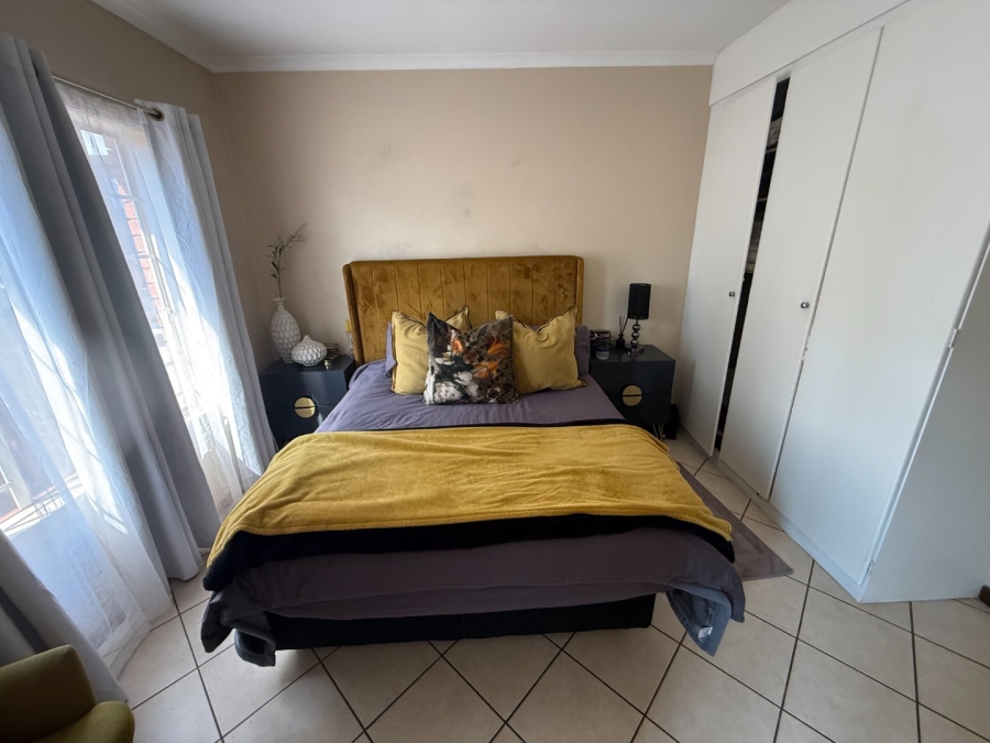 2 Bedroom Property for Sale in Die Hoewes Gauteng