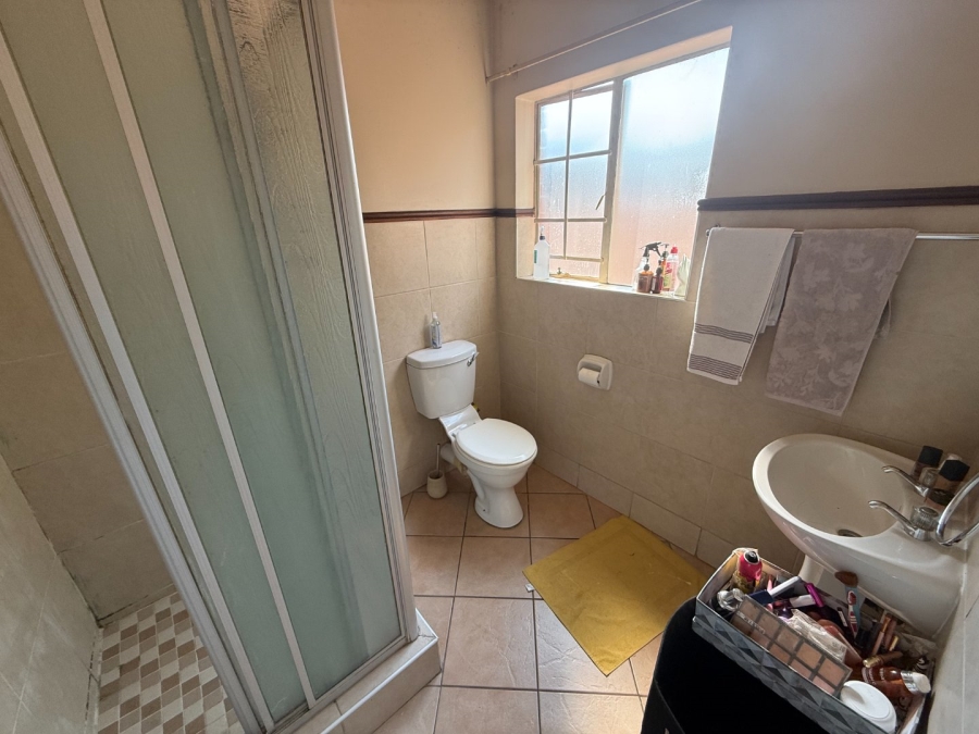 2 Bedroom Property for Sale in Die Hoewes Gauteng
