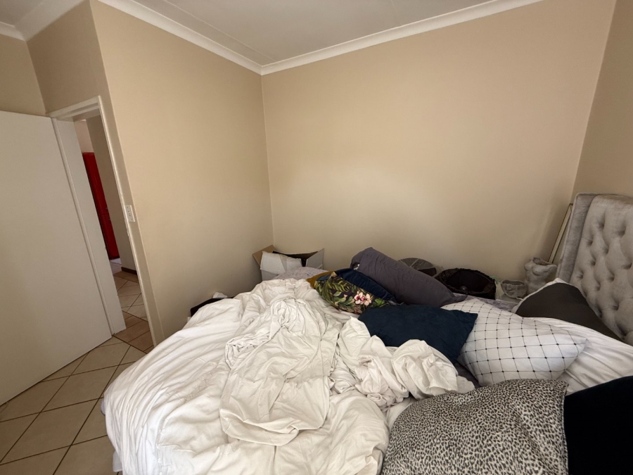 2 Bedroom Property for Sale in Die Hoewes Gauteng