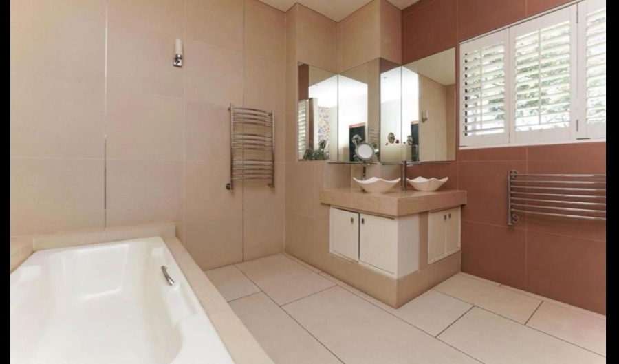  Bedroom Property for Sale in Atholl Gardens Gauteng