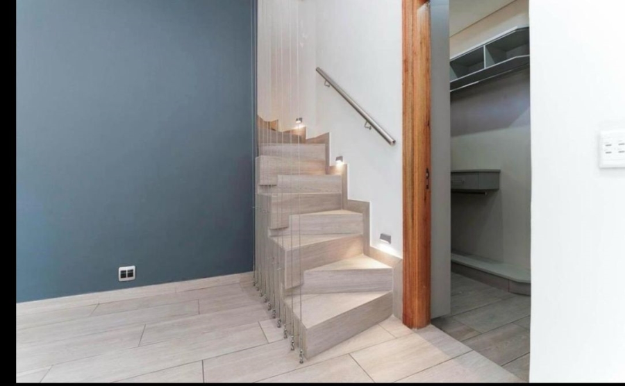  Bedroom Property for Sale in Atholl Gardens Gauteng