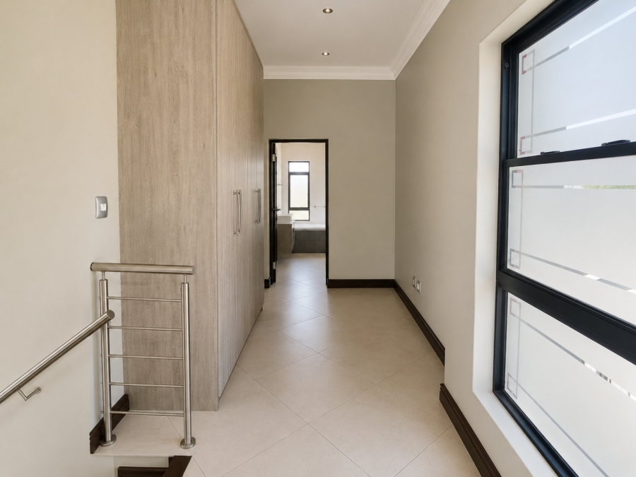 4 Bedroom Property for Sale in Midstream Ridge Gauteng