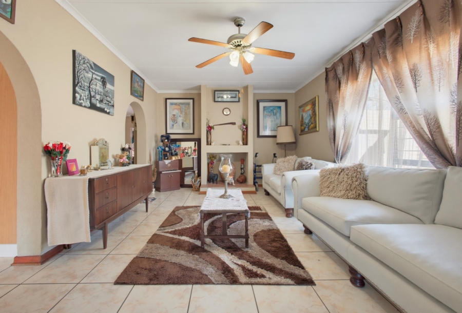 4 Bedroom Property for Sale in Bardene Gauteng
