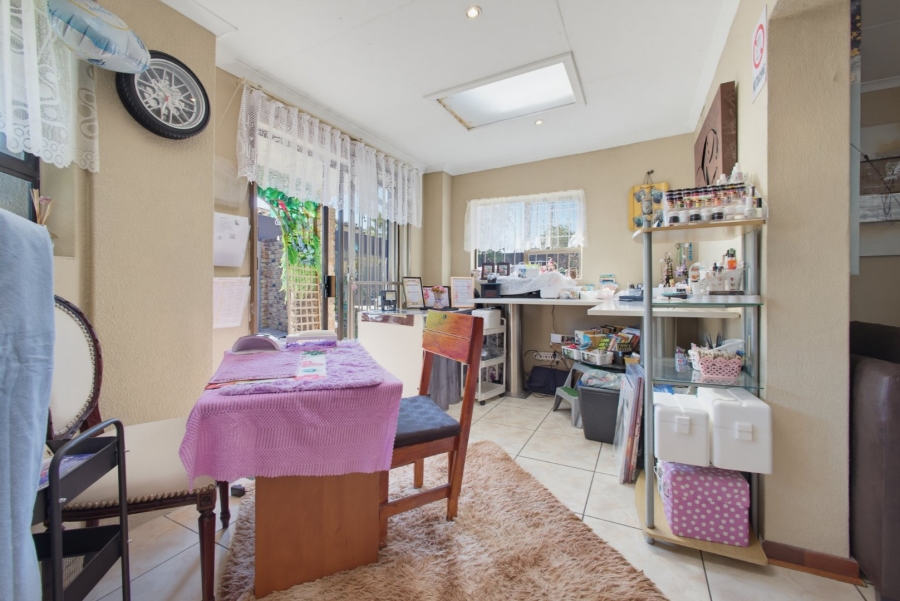 4 Bedroom Property for Sale in Bardene Gauteng