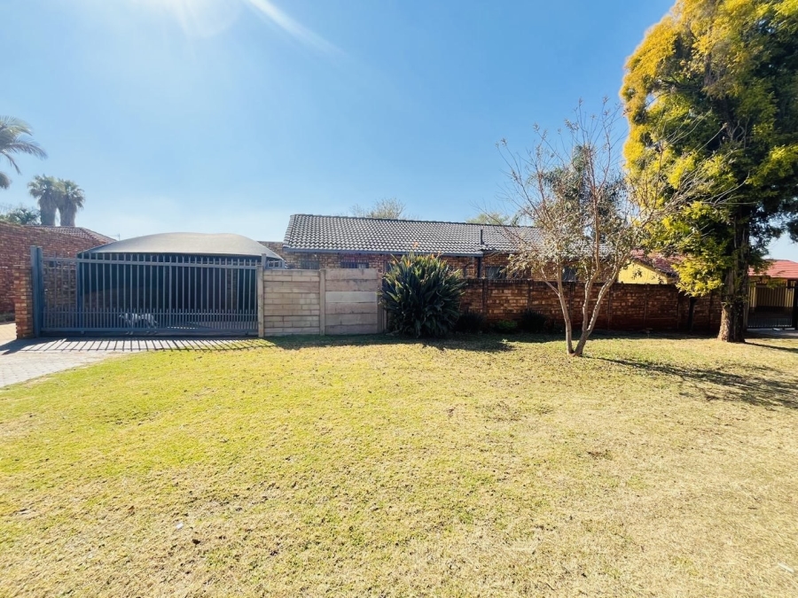 3 Bedroom Property for Sale in Doornpoort AH Gauteng
