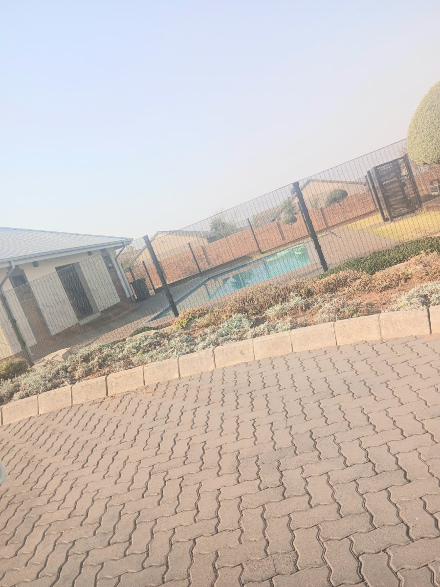 To Let 2 Bedroom Property for Rent in Noordwyk Gauteng