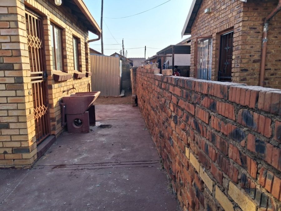 2 Bedroom Property for Sale in Soshanguve FF Gauteng