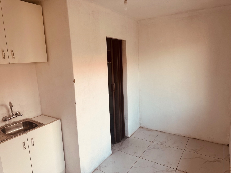 To Let 1 Bedroom Property for Rent in Naturena Gauteng