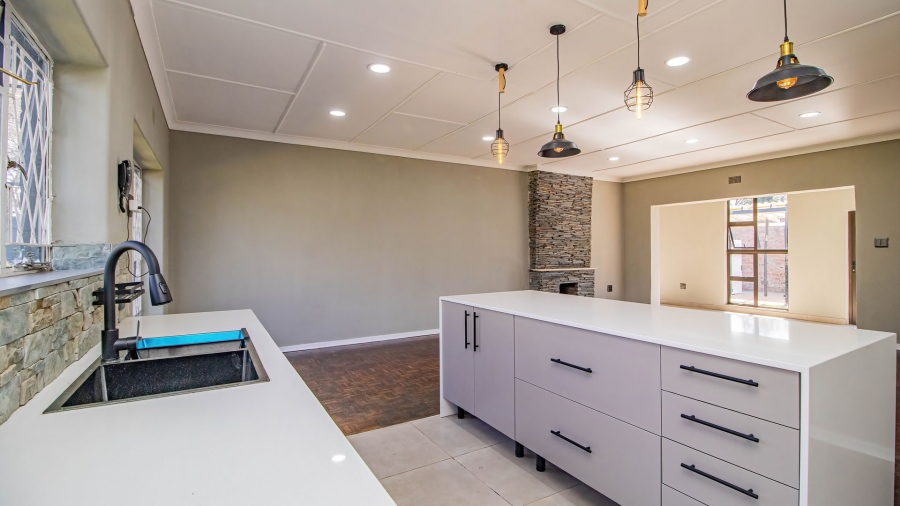 To Let 4 Bedroom Property for Rent in Edenvale Central Gauteng