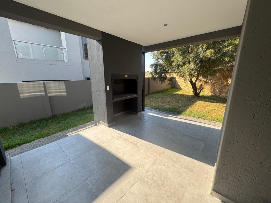 4 Bedroom Property for Sale in Thatchfield Estate Gauteng