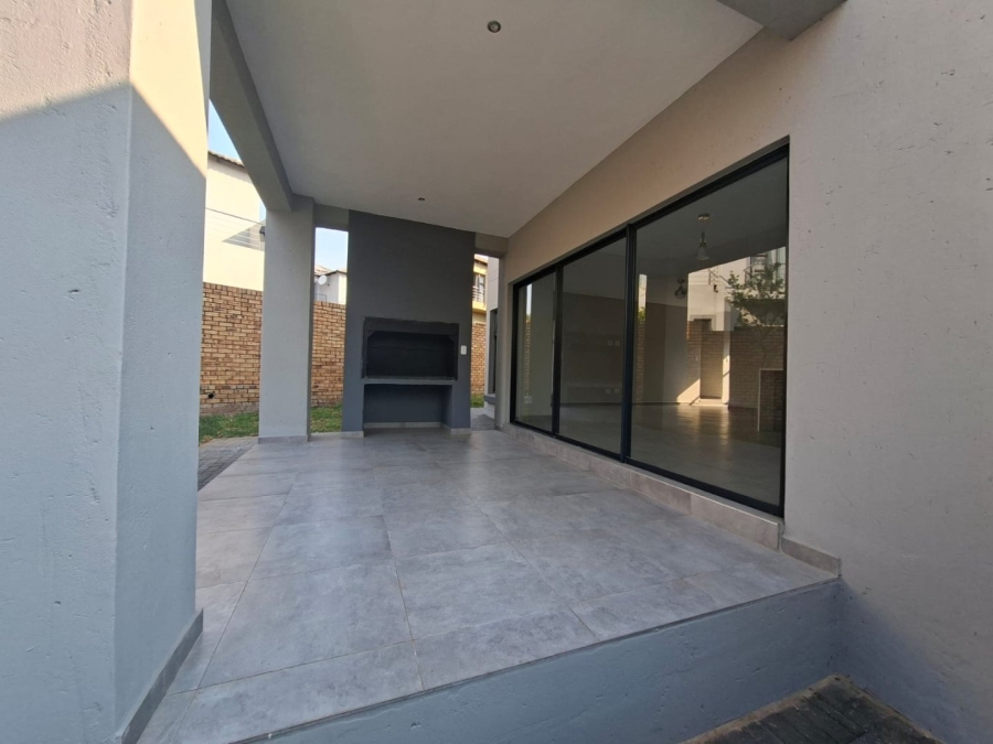 4 Bedroom Property for Sale in Thatchfield Estate Gauteng