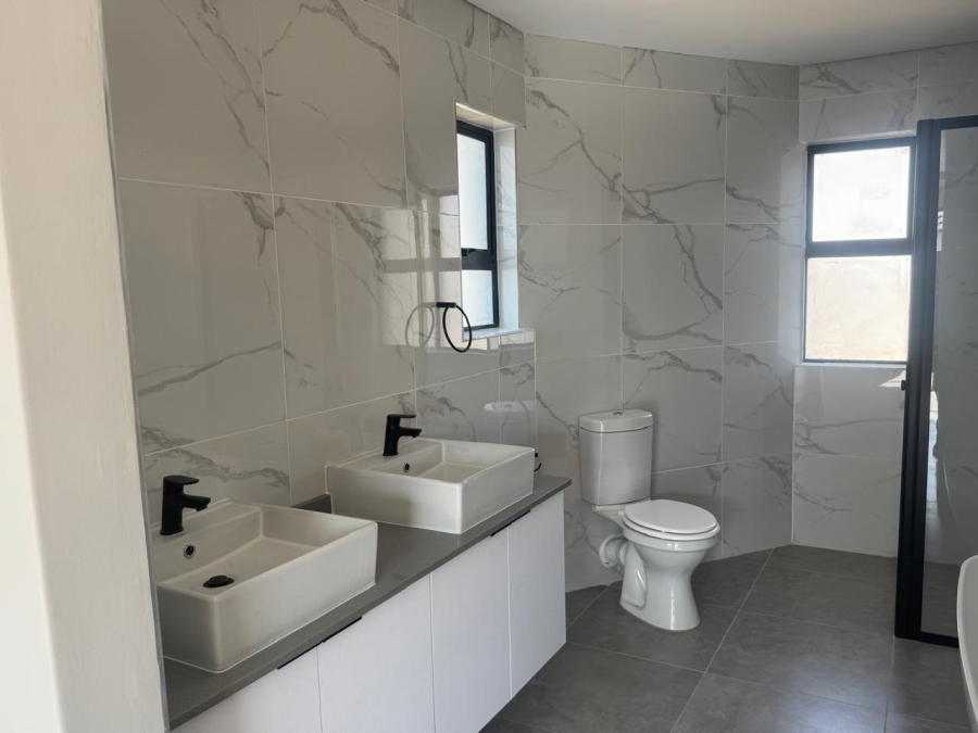 4 Bedroom Property for Sale in Thatchfield Estate Gauteng
