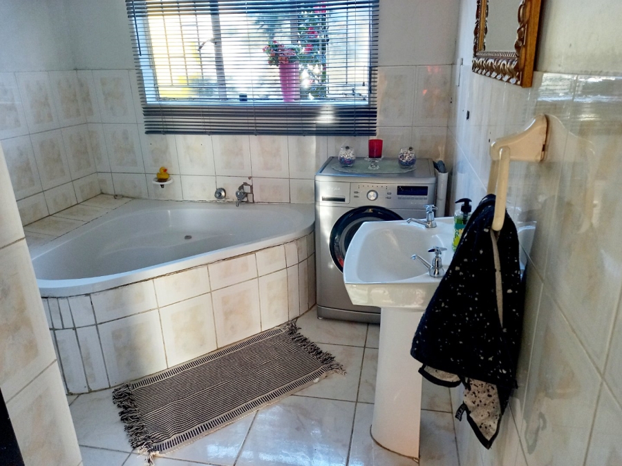 4 Bedroom Property for Sale in Thatchfield Estate Gauteng