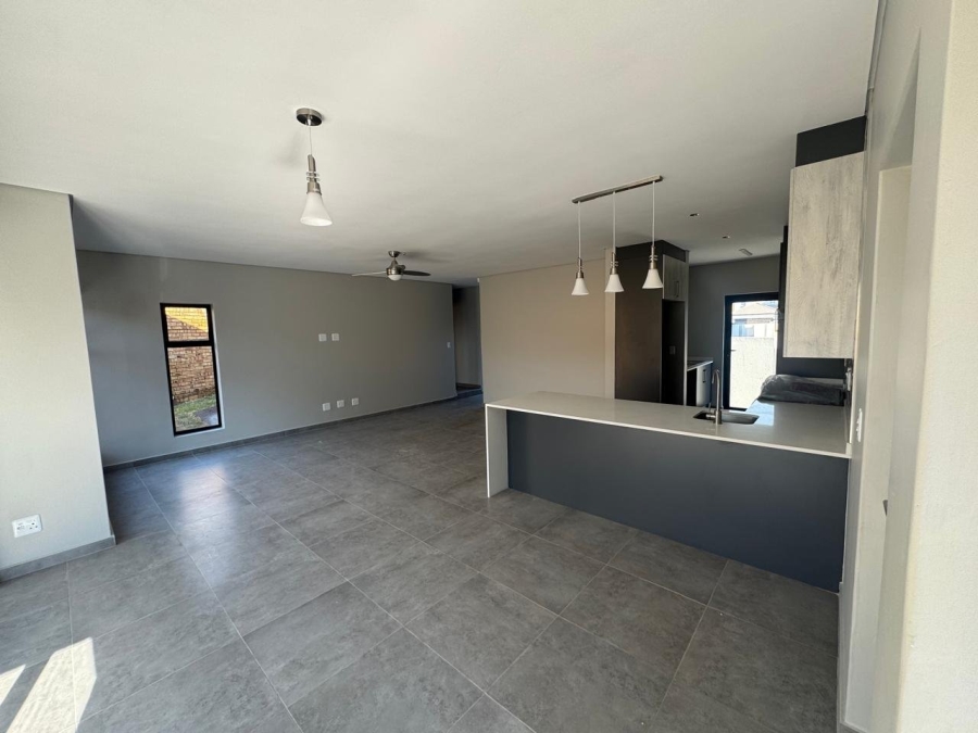 4 Bedroom Property for Sale in Thatchfield Estate Gauteng