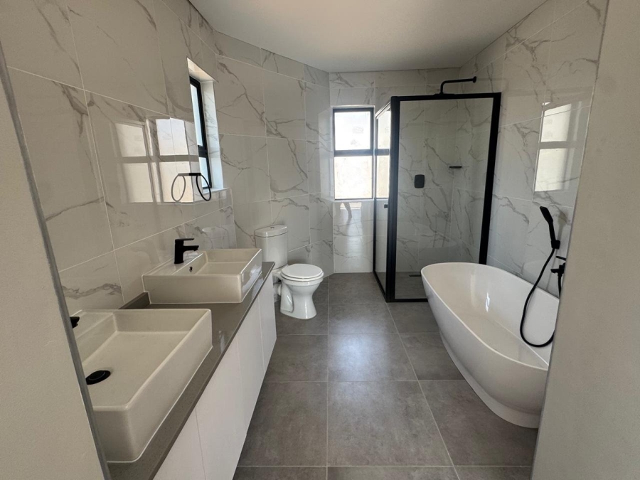 4 Bedroom Property for Sale in Thatchfield Estate Gauteng