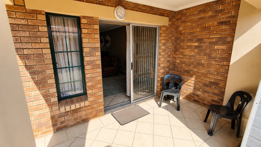 2 Bedroom Property for Sale in Monavoni Gauteng