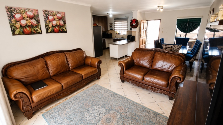 2 Bedroom Property for Sale in Monavoni Gauteng