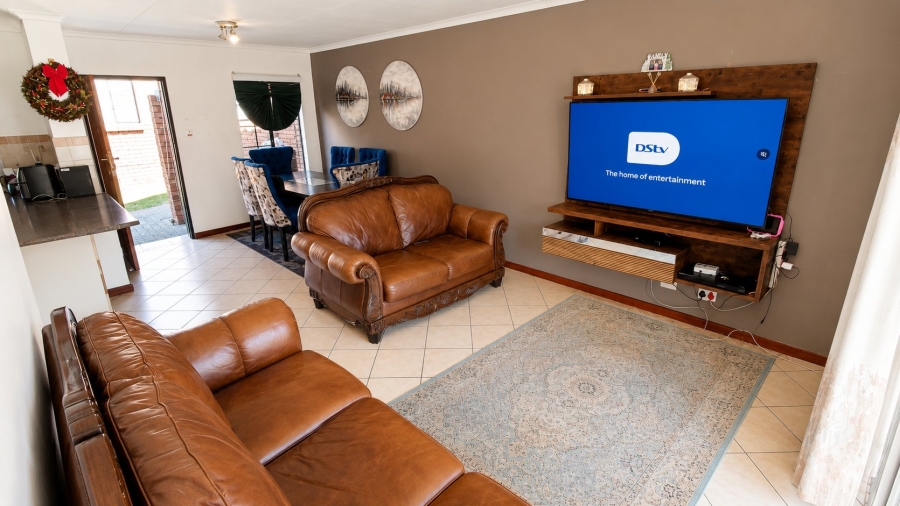 2 Bedroom Property for Sale in Monavoni Gauteng