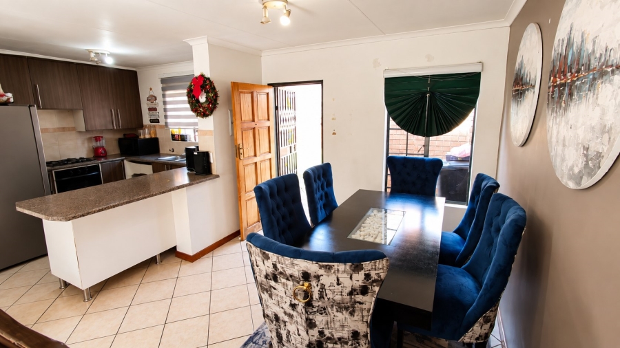 2 Bedroom Property for Sale in Monavoni Gauteng
