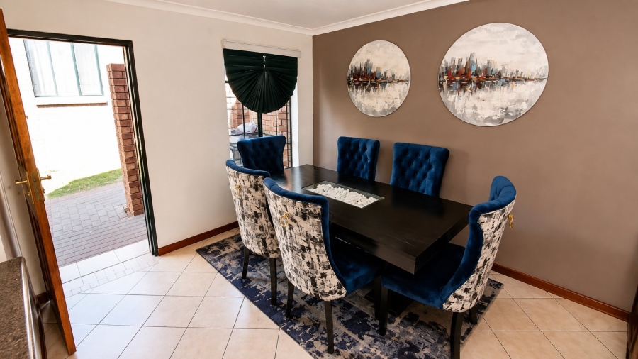 2 Bedroom Property for Sale in Monavoni Gauteng
