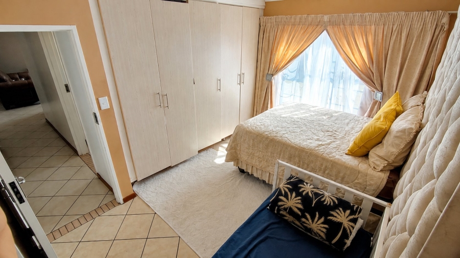 2 Bedroom Property for Sale in Monavoni Gauteng