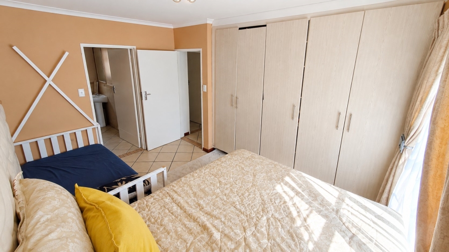 2 Bedroom Property for Sale in Monavoni Gauteng