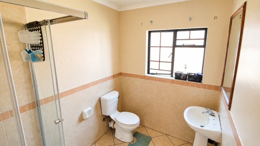 2 Bedroom Property for Sale in Monavoni Gauteng