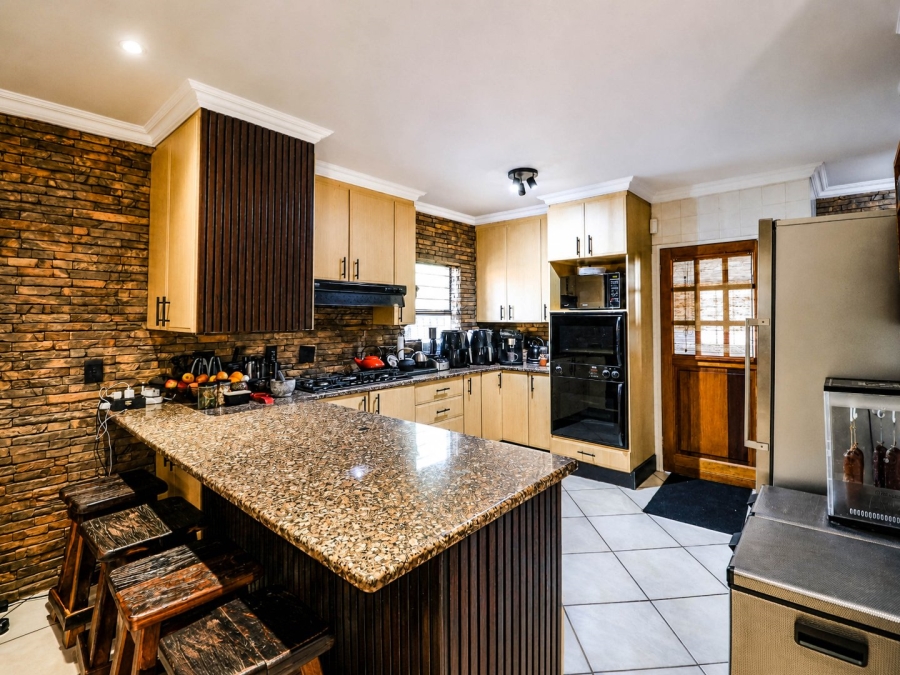 3 Bedroom Property for Sale in Faerie Glen Gauteng