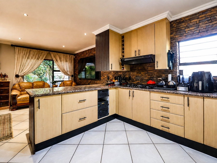 3 Bedroom Property for Sale in Faerie Glen Gauteng