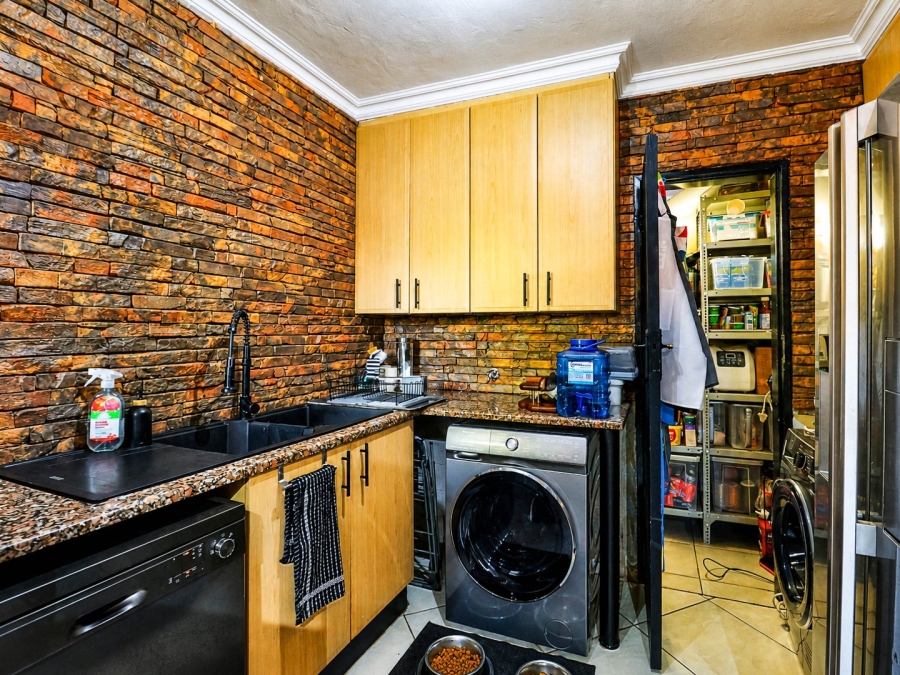 3 Bedroom Property for Sale in Faerie Glen Gauteng
