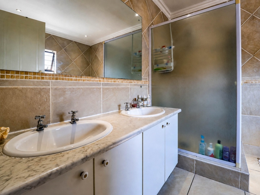 3 Bedroom Property for Sale in Faerie Glen Gauteng