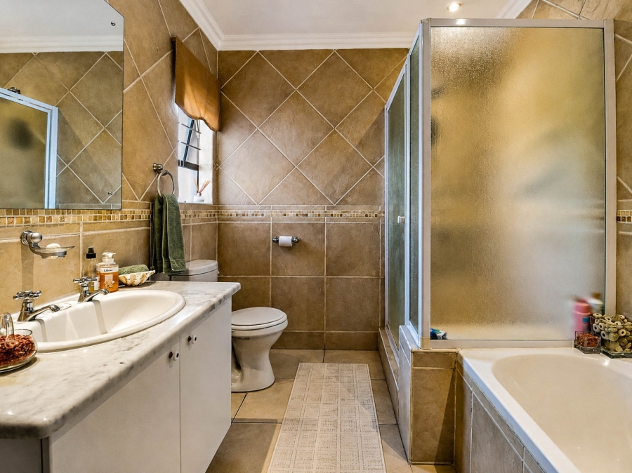 3 Bedroom Property for Sale in Faerie Glen Gauteng