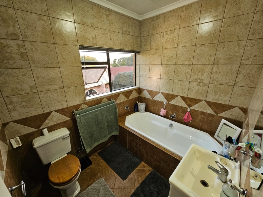 5 Bedroom Property for Sale in Ferryvale Gauteng