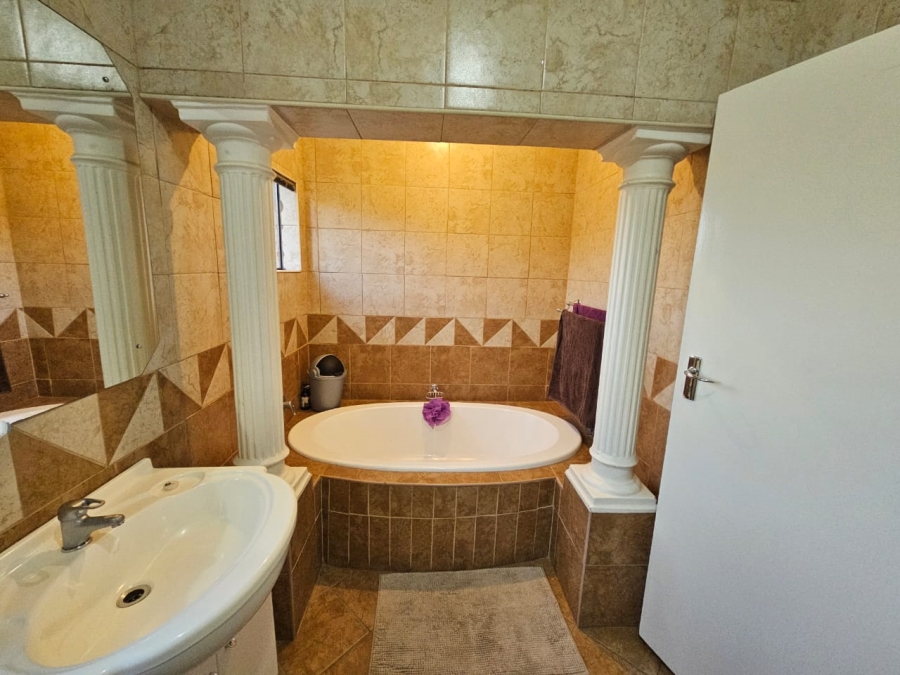 5 Bedroom Property for Sale in Ferryvale Gauteng