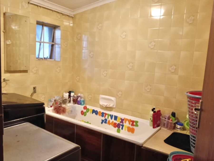 5 Bedroom Property for Sale in Selcourt Gauteng