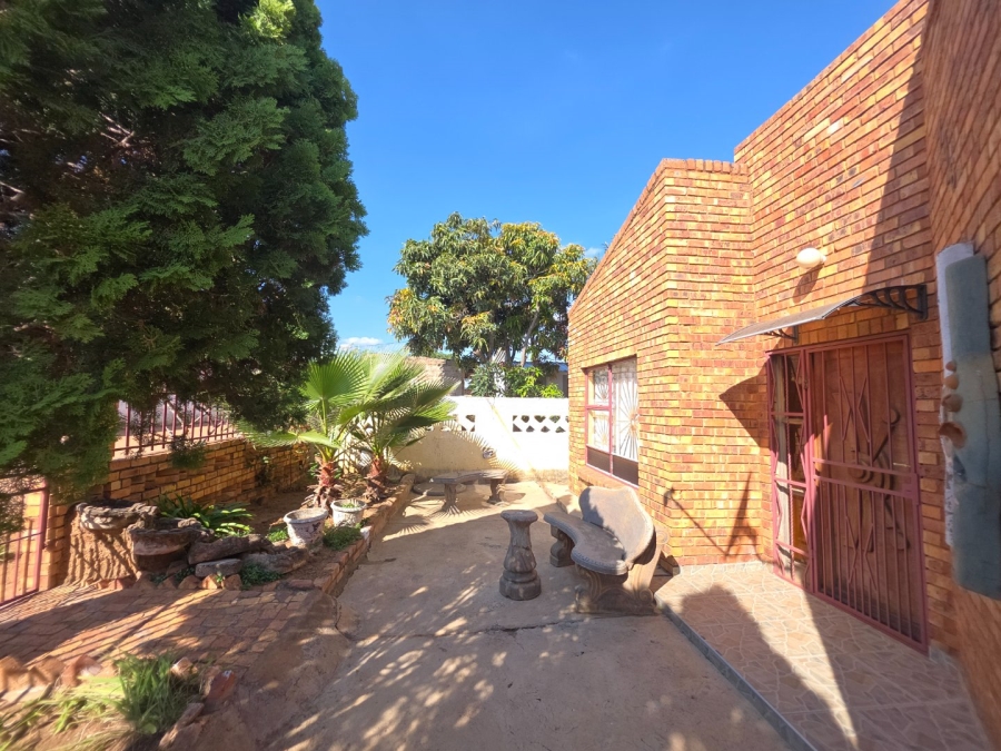 5 Bedroom Property for Sale in Soshanguve R Gauteng