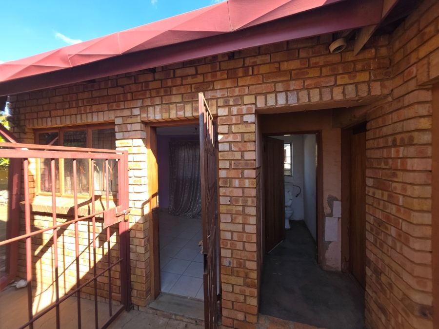 5 Bedroom Property for Sale in Soshanguve R Gauteng