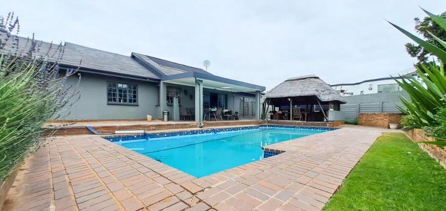 5 Bedroom Property for Sale in Bedfordview Gauteng