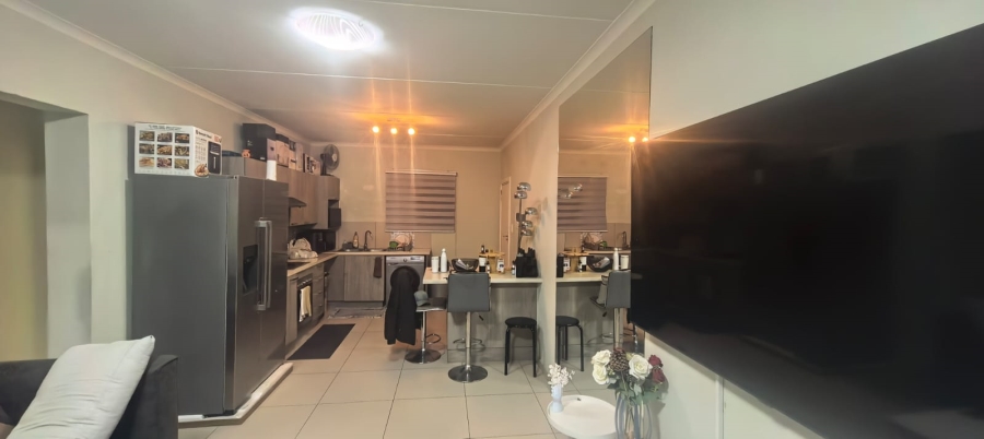 To Let 2 Bedroom Property for Rent in Erand Gardens Gauteng