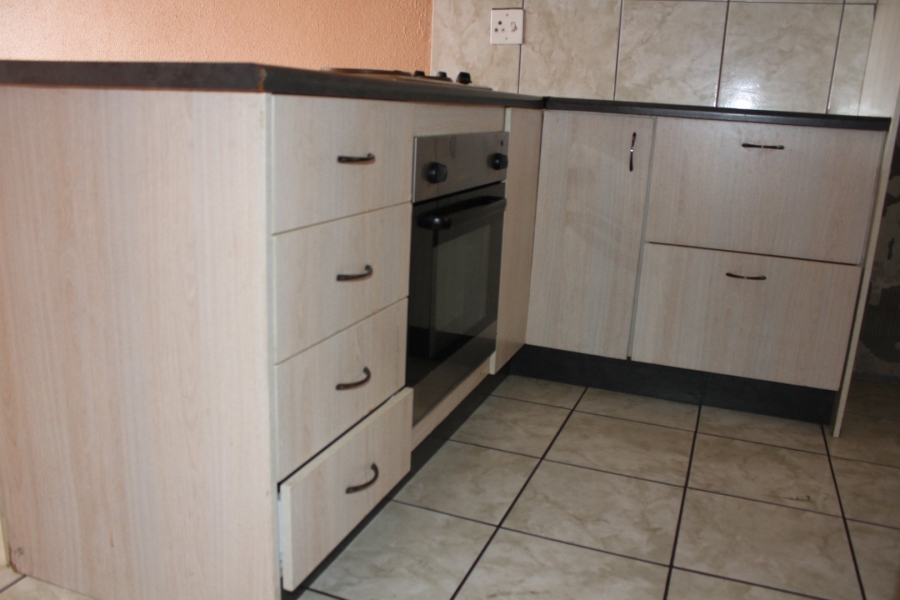 To Let 2 Bedroom Property for Rent in Florida Gauteng